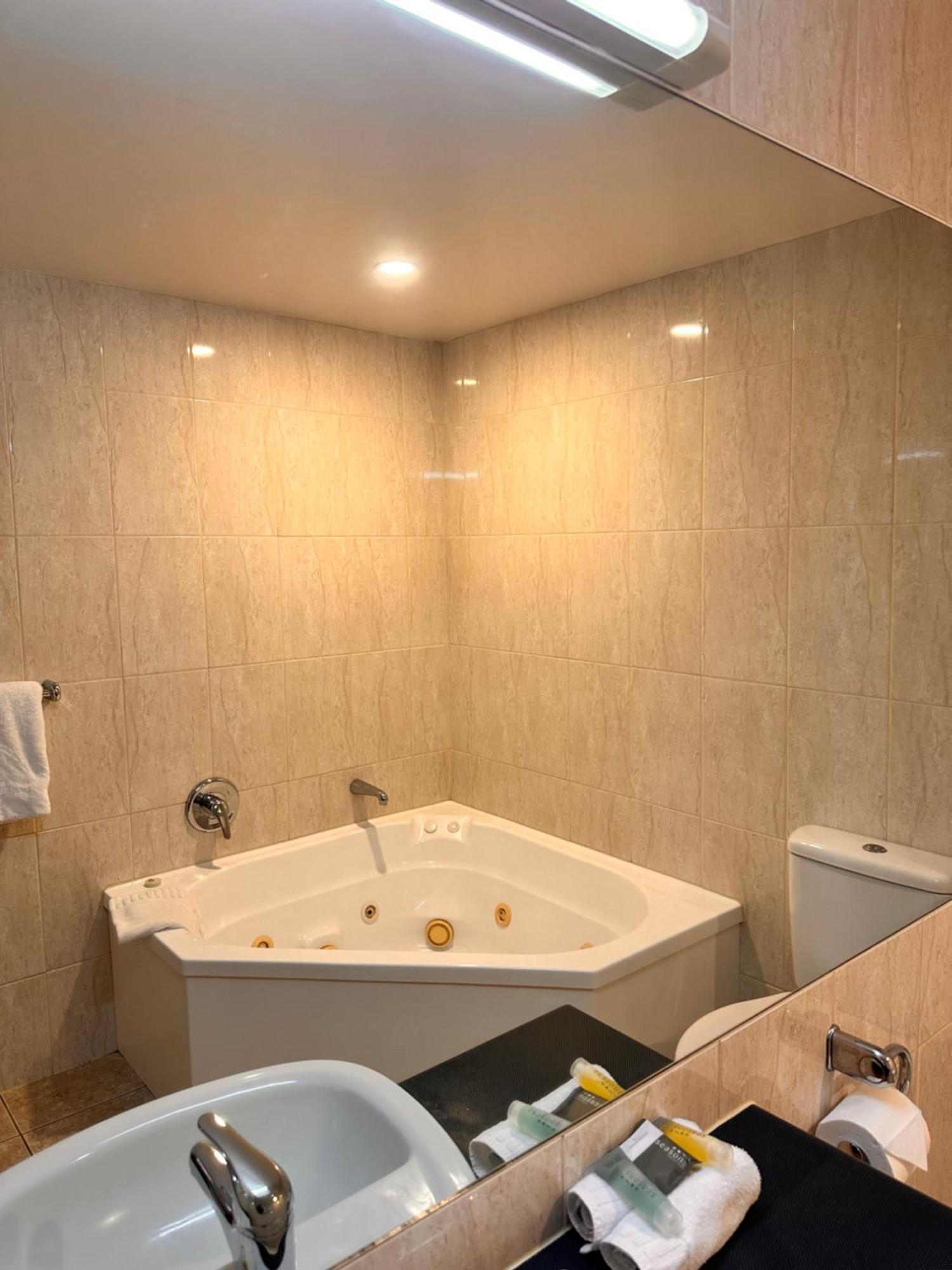 Harbour City Motor Inn & Conference Тауранга Екстериор снимка