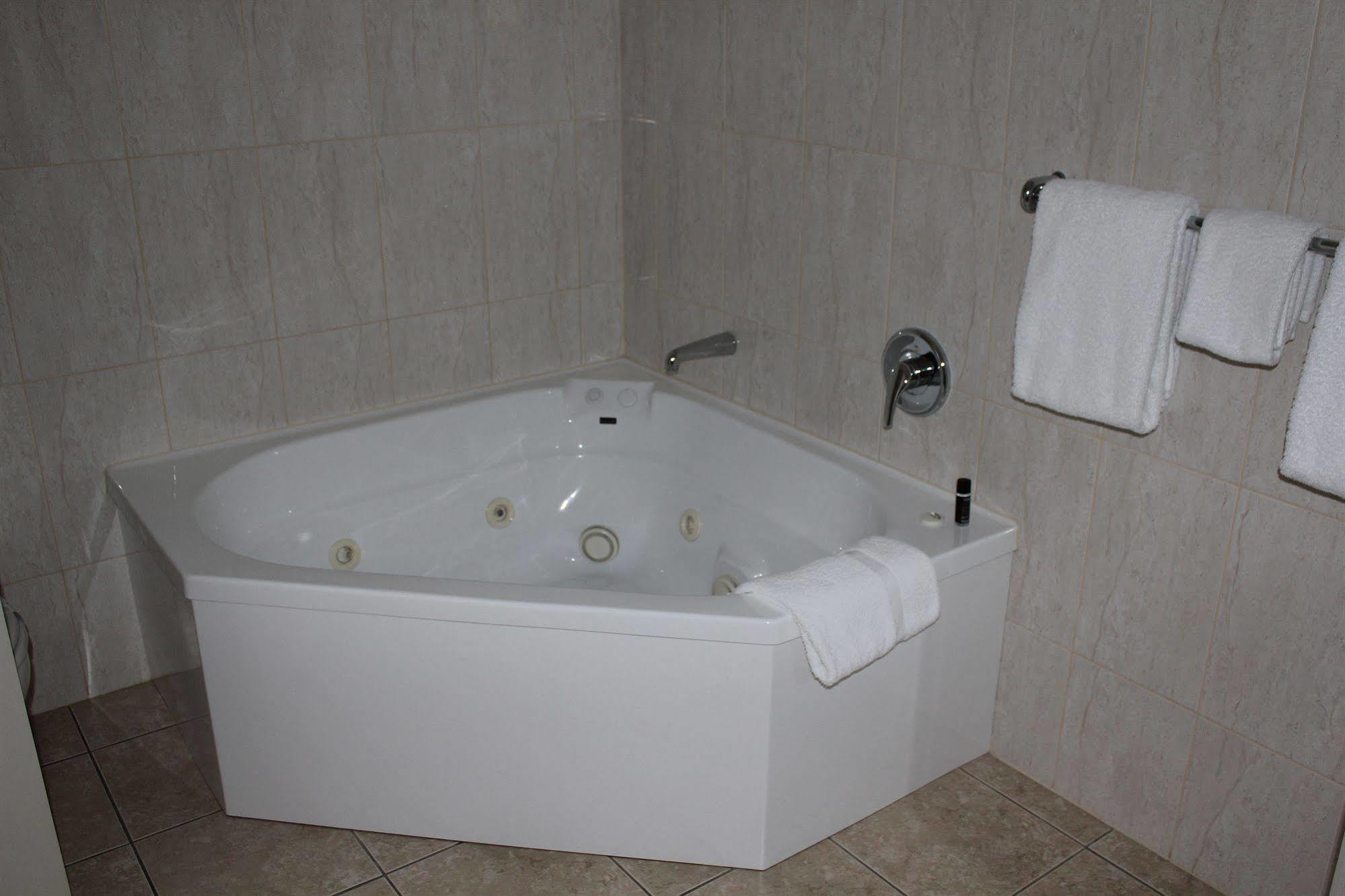 Harbour City Motor Inn & Conference Тауранга Екстериор снимка